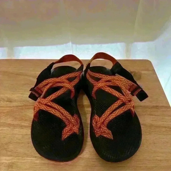 Chaco Women’s Sz 7 Z/2 Classic Outdoor Hiking Sandals - Orange‎ Chevron Print - Picture 4 of 9